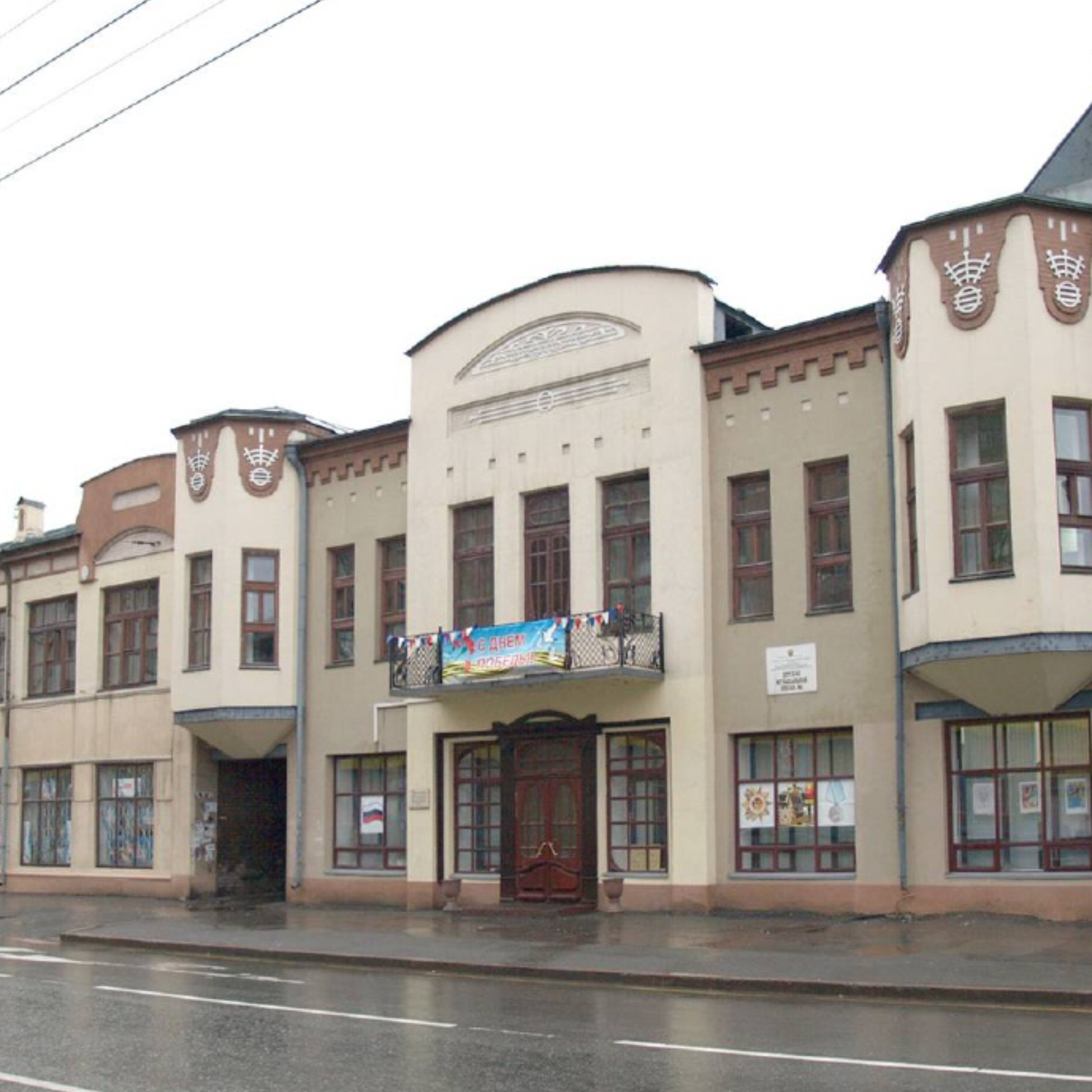 Дом М. А. Брюханова с торговыми помещениями (ул. Республики, 42)