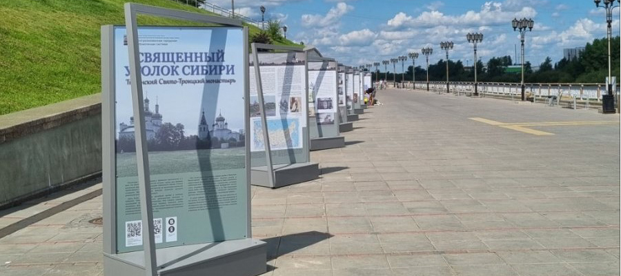 Уличная выставка «Священный уголок Сибири. Тюменский Свято-Троицкий монастырь»