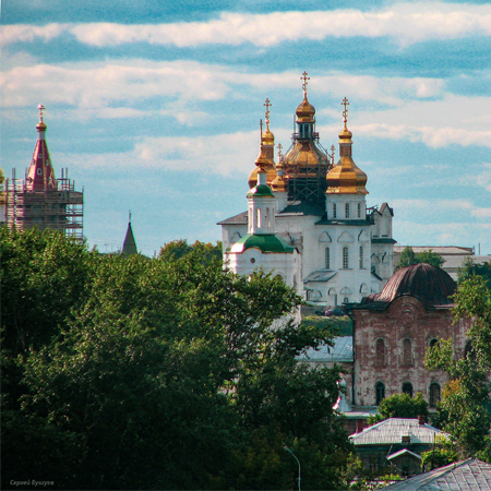 Свято-Троицкий монастырь (ул. Коммунистическая, 10)