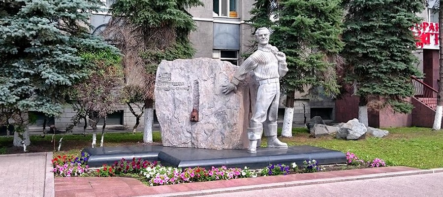 Памятник Ю.-Р. Г. Эрвье