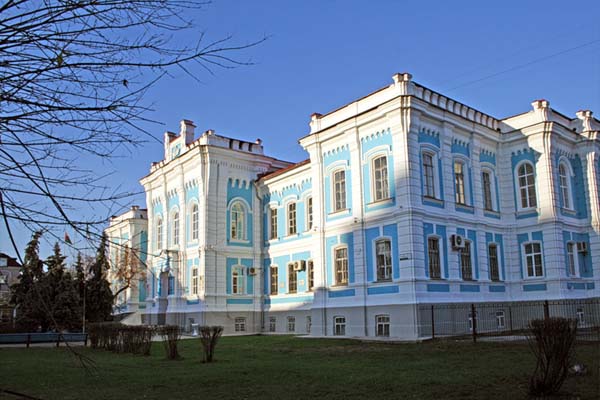 Кто из известных писателей учился в  Александровском реальном училище в Тюмени?