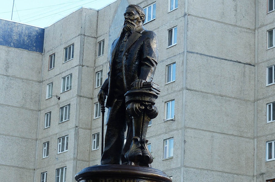 Памятник Н. М. Чукмалдину