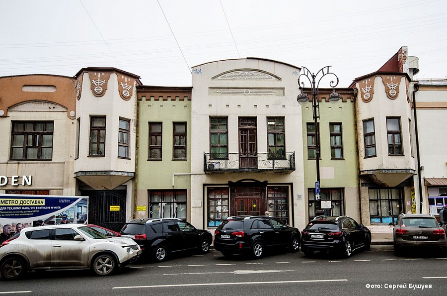 Дом М. А. Брюханова с торговыми помещениями