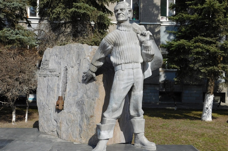 Памятник Ю.-Р. Г. Эрвье